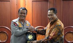 Kapolda Banten Dapat Penghargaan dari Buwas Setelah Bongkar Mafia Beras - JPNN.com