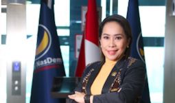 Ratu Wulla Bangga Paket AMIN Pakai Syal Bermotif Kain Sumba Saat Daftar Pilpres 2024 - JPNN.com