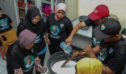 Kowarteg Ganjar Bantu Ekonomi Warga Lewat Pelatihan Pembuatan Sabun Cuci Piring - JPNN.com