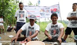 Nelayan Ganjar Gelar Pelatihan Membuat Ikan Asin Untuk Tingkatkan Kesejahteraan Warga - JPNN.com