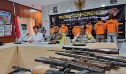 Sindikat Perakitan Senpi Ilegal di Manokwari Dibongkar Polisi, 6 Tersangka Dibekuk, 1 Masuk DPO - JPNN.com