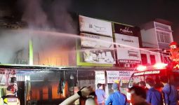 Kebakaran Melanda 4 Ruko Mebel di Tangerang, Kerugian Ratusan Juta Rupiah - JPNN.com