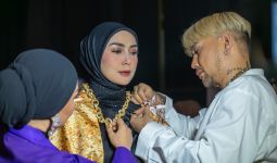 Kolaborasi UBS Gold dan Caren Delano Libatkan 3 Brand Baju Muslim - JPNN.com