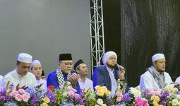 Solo Raya Berselawat Bersama Habib Syech, Zulhas Doakan Indonesia dan Palestina - JPNN.com
