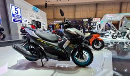 New Yamaha Aerox 155 Tampil Modis di Lantai IMOS 2023, Cek Harganya di Sini - JPNN.com