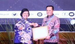 Selamat, Pj Gubernur Sumsel Agus Fatoni Terima Penghargaan ProKlim 2023 dari Menteri LHK - JPNN.com