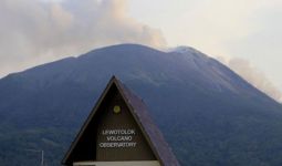 Gunung Ile Lewotolok Erupsi 2 Kali - JPNN.com