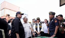 Menko Airlangga: Pengetatan Arus Barang Impor Lindungi Industri Dalam Negeri - JPNN.com