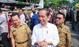 Kunjungi Pasar di Palembang, Jokowi Puji Keberhasilan Pemprov Sumsel Kendalikan Inflasi - JPNN.com