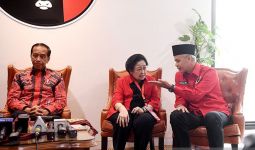 Hasto Ungkap Pertemuan Megawati - Jokowi di Istana, Keluarnya Happy Semua, Klir! - JPNN.com