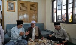 Anies Silaturahmi ke Pesantren Warisan Sahabat Kakeknya - JPNN.com