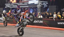 Rider Asal Malang Farudilla Alam Rebut Gelar Juara Umum Supermoto Race 2023 - JPNN.com