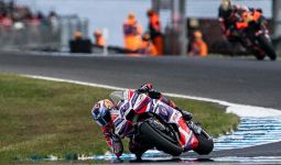 Ketat & Dramatis, Martin Juara MotoGP Thailand, Pecco Finis Ketiga, tetapi Naik Podium Kedua - JPNN.com