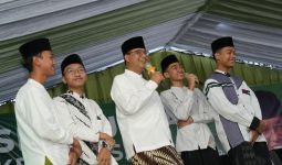 Mampir Ke Ponpes Assunniyyah, Anies Simulasikan Santri Jadi Bupati - JPNN.com