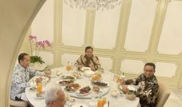 Lihat Warna Batik Pilihan Jokowi, Anies, Ganjar, dan Prabowo - JPNN.com