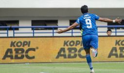 Persib Taklukkan Madura United, Bojan Hodak Puji Ezra Walian Setinggi Langit - JPNN.com