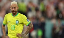 Neymar akan Menjalani Operasi Lutut di Brasil - JPNN.com