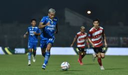 Madura United Takluk dari Persib Bandung, Pelatih Sesali Ini - JPNN.com