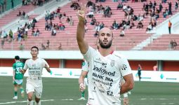 PSS Vs Bali United 0-1: Pemain Palestina Cetak Gol, Novri Setiawan Dibawa Ambulans - JPNN.com