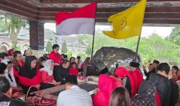 Ganjar Bicara Banteng Tak Cengeng saat Berziarah ke Makam Bung Karno - JPNN.com