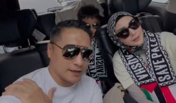 Arie Untung Ajak Anak-Istri Turun Aksi Damai Bela Palestina ke Jalan  - JPNN.com