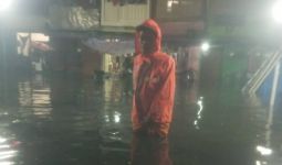Banjir Akibat Hujan Deras Merendam Kuningan Barat Jaksel - JPNN.com