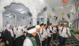 Kenalkan Ganjar-Mahfud, Relawan Gelar Wisata Religi-Ziarah ke Makam Keramat Priok & Empang Bogor - JPNN.com