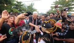 Kunjungi Pedalaman Sumatra, Ganjar Disambut Ribuan Warga Berbahasa Jawa - JPNN.com