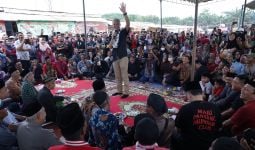 Saat Warga Transmigran di Sumsel Sambut Kedatangan Ganjar, Lihat - JPNN.com