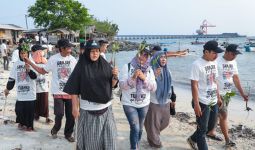 Tumbuhkan Rasa Peduli Lingkungan, Nelayan Ganjar Ajak Warga Lampung Tanam Mangrove - JPNN.com