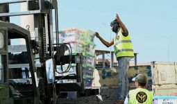 BAZNAS Kirim 12 Truk Bantuan Kemanusaiaan untuk Palestina Melalui Mesir - JPNN.com