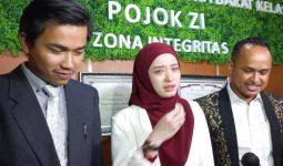 Resmi Cerai dari Virgoun, Inara Rusli Menangis dan Sujud Sukur di Pengadilan Agama - JPNN.com