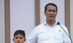 Tepati Janji, Mentan Amran Berikan Gaji dan Tunjangannya ke Anak Yatim dan Janda Renta - JPNN.com