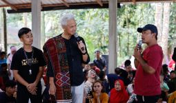 Baliho Dicopot Satpol PP, Ganjar Pranowo Beri Respons Bijak dan Tenang - JPNN.com