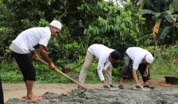 Sukarelawan Ganjar & Warga Gotong Royong Bangun Lapangan Bulu Tangkis di Serdang Bedagai - JPNN.com