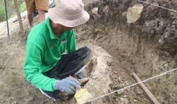 Petani Temukan Fosil Gading Gajah Purba di Kudus - JPNN.com