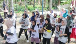 Ratusan Lansia di Banten Senyum Semringah Ikut Senam Bersama Mak Ganjar - JPNN.com