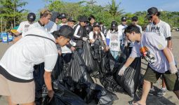 Sukarelawan Ganjar Gelar Aksi Bersih-Bersih Pantai, Warga: Sangat Bagus, Patut Dicontoh - JPNN.com