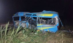 Masinis KA Probowangi Sempat Berhenti Seusai Tabrak Minibus, 11 Orang Tewas - JPNN.com