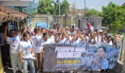 Relawan Mas Gibran Bergerak di Riau, Kepri, dan Jatim, Bagi Sembako hingga Gelar Jalan Sehat - JPNN.com