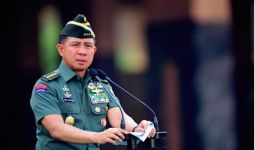 Jenderal Agus Memberikan Penghargaan Kepada Prajurit TNI AD Berprestasi - JPNN.com