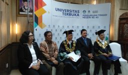 Wali Kota Madiun Jadi Doktor Pertama Lulusan Universitas Terbuka, Usung Smart City  - JPNN.com