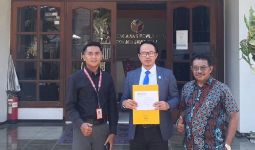 Tim Advokat LISAN Adukan Bupati Nabire ke Bawaslu - JPNN.com