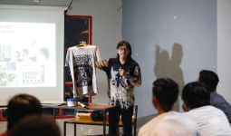 Saat Sukarelawan Ganjar Berikan Pelatihan Sablon kepada Milenial Surabaya - JPNN.com