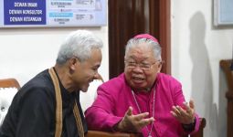 Ganjar Kunjungi Uskup Agung Merauke, Langsung Akrab, Berdiskusi Bahas Pemilu & Papua - JPNN.com