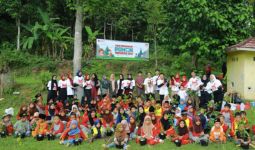 SiCepat Ekspres & ISBANBAN Foundation Beri Edukasi Lingkungan Sejak Dini Lewat Tanam Pohon - JPNN.com
