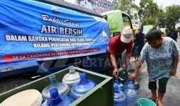 Warga Cantigi Gembira Sambut Bantuan 25 Ribu Liter Air Bersih dari Kilang Pertamina Balongan - JPNN.com