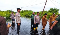 Banjir Melanda Riau, Irjen Iqbal Perintahkan Jajarannya Segera Menolong Rakyat - JPNN.com