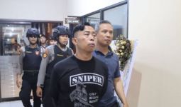Lihat Tuh Tampang Pelaku Penyerangan Kantor Satpol PP Denpasar, Kausnya Sniper - JPNN.com