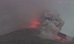 Malam Ini Gunung Merapi Muntahkan Awan Panas Guguran 2 Kali - JPNN.com